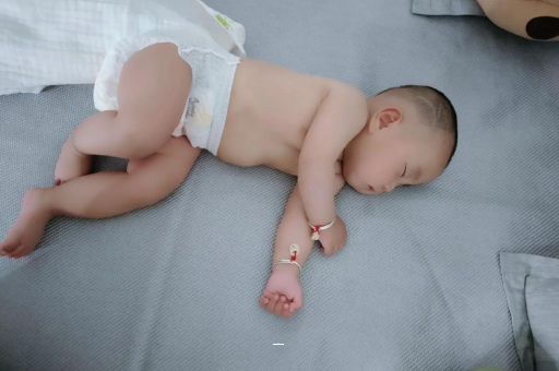 朝阳宝宝脚心出汗怎么回事